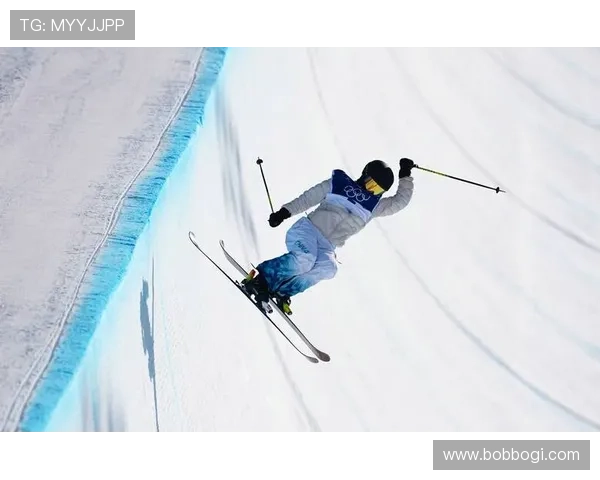 [冰雪]五名中国选手晋级自由式滑雪U型场地技巧决赛.